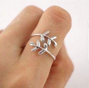 PRIMROSE STERLING SILVER LEAF RING